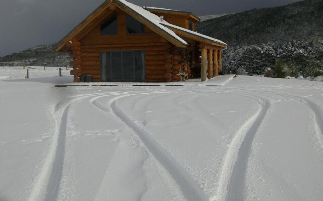 The Hollows Luxury Log Cabin