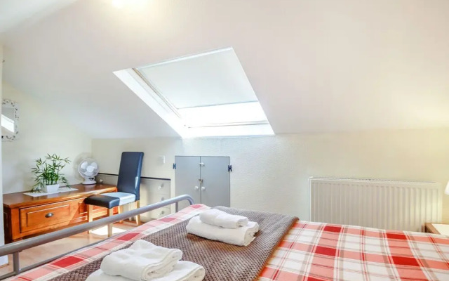 7 Dolydd Terrace