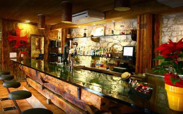 El Jou Hotel Restaurante