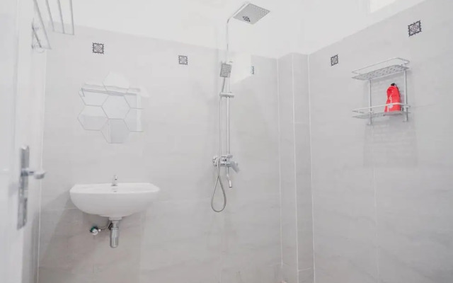 Rose Garden by RedDoorz