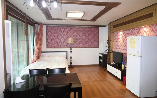 Gyeongju Raspberry Pension