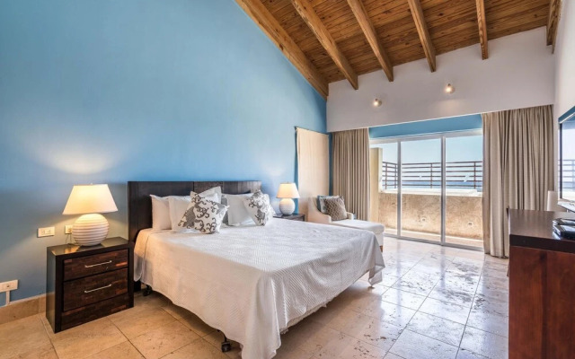 Beachfront w Jacuzzi Sotogrande at Cap Cana