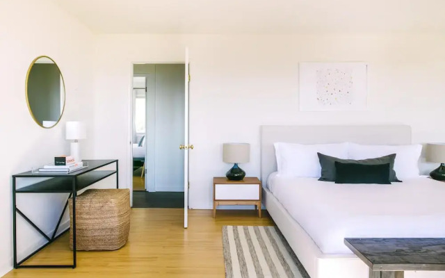 Pacifica by AvantStay | Ocean Getaway w/ Sunset Views | Sleeps 24!