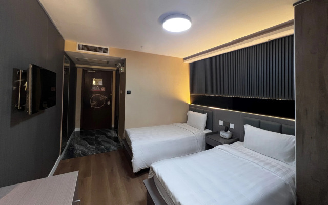 Hennessy Hotel