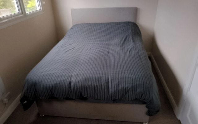 1br-garden-parking-pets-10 Mins to Beach