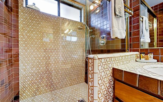 Beach Bungalow in Ventura by RedAwning