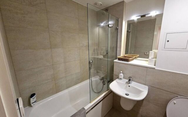 Canary Wharf Skyline Retreat