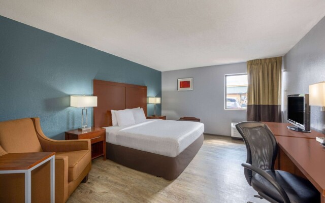 Days Inn And Suites Brooklyn Center/ Minneapolis