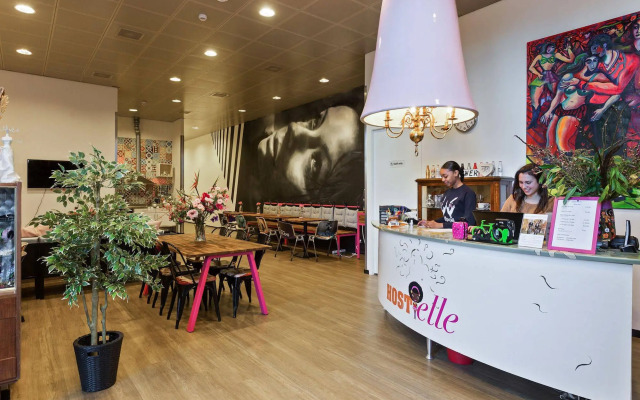 Hostelle - Caters to Women