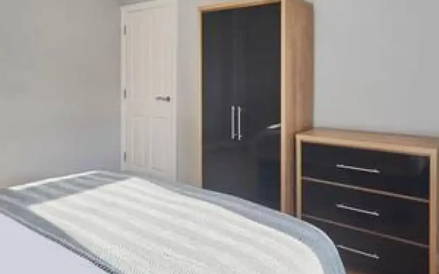 Host Stay Tibshelf House
