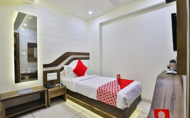 OYO 15453 Hotel Pearl