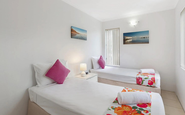 Port Douglas Outrigger Holiday Apartments