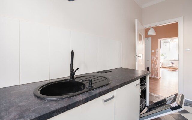 Studio Kasprowicz Park Poznan by Renters