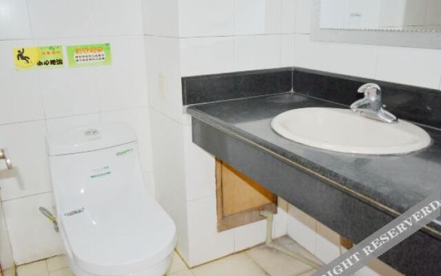 OYO Hangzhou Fengsheng Grand Hotel (Xiaoshan Yaqian Road)