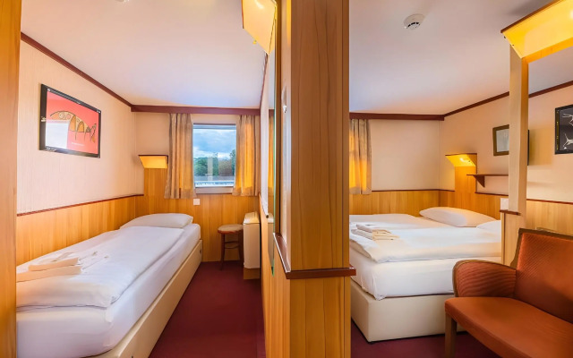 Fortuna Boat Hotel