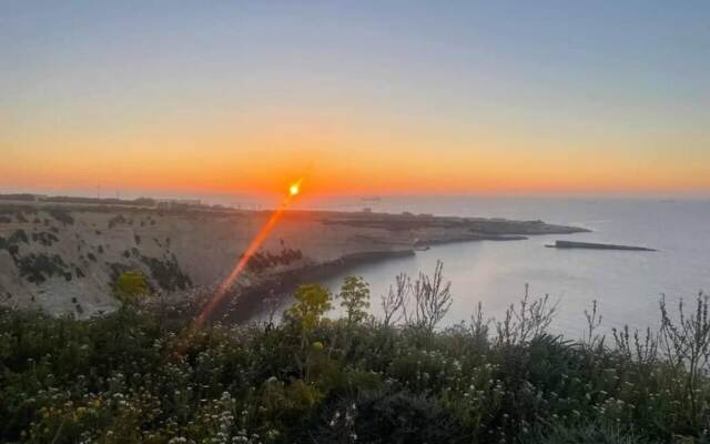 Peaceful Haven With Stunning Views Close to sea