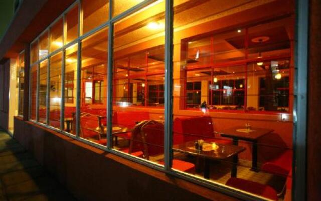 Airport Seasons Hotel