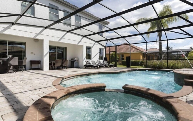 6BR 5BA Pool Home in Solterra