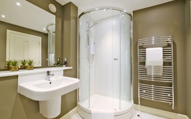 Sensational Aberdeen Home With Furnished Balcony