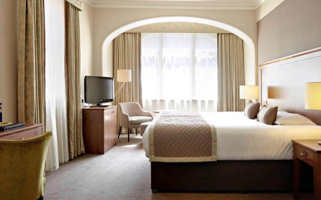 Bush Hotel Farnham