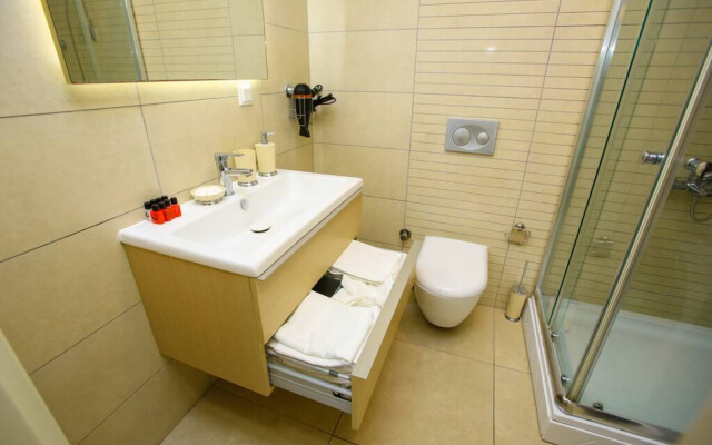 2 Bedroom Luxury Apartment near Mall of Istanbul