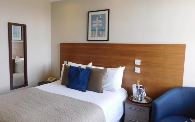 Cullen Bay Hotel
