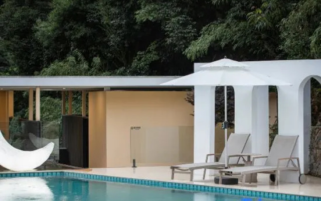 Only this fairyland, riverside sojourn designer art villa mountain lodging