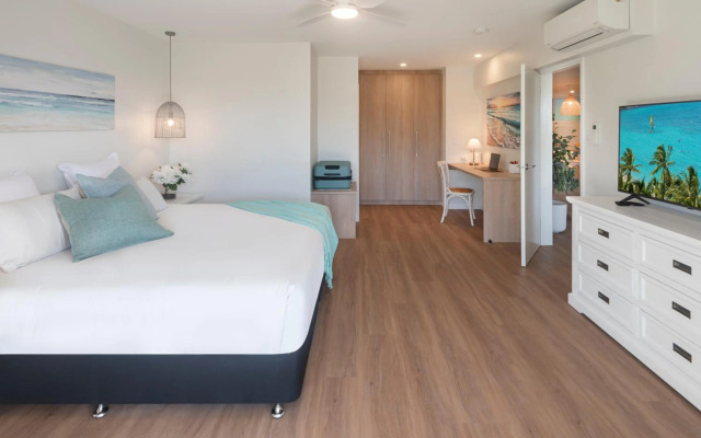 Lagoon Beachfront Lodge 006 on Hamilton Island by HamoRent