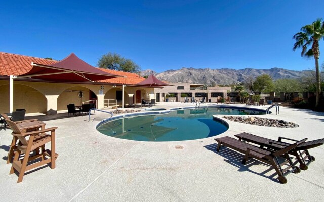Tucson Townhome w/ Mountain View, Pool Access!