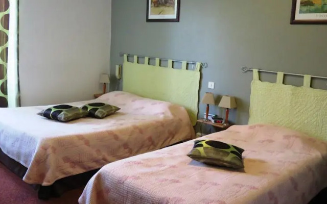 Le Relais Du Pont De Rhodes