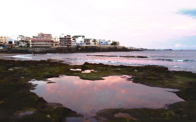 Estudio con encanto en la playa (aptos.salinetas)