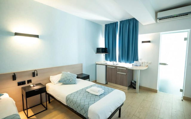 Day's Inn Hotel and Residence