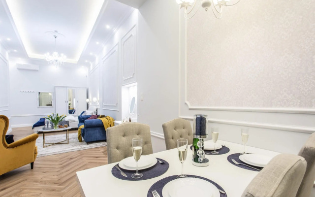 Main Square Apartments