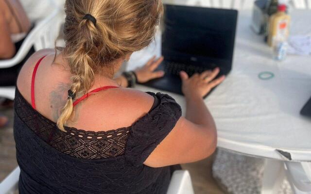 2 suítes c/ Ar, Piscina, Churrasqueira, 500mt Mar