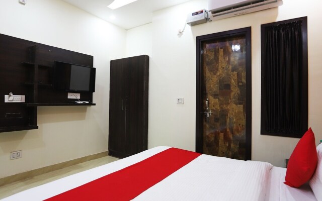 OYO 42619 Diamond Key Residency