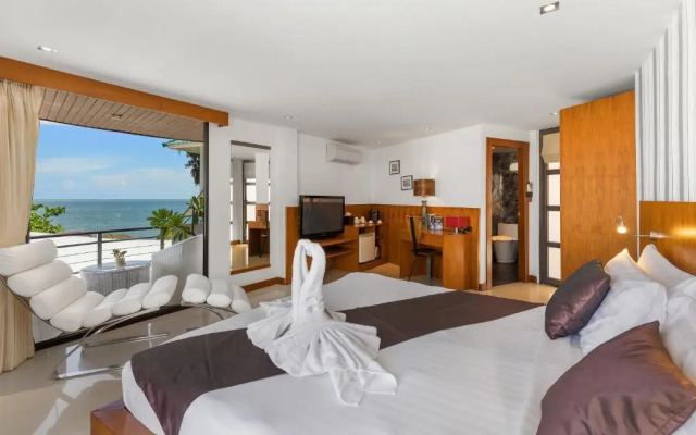 The Dinky Rock, Lounge Beach Club & Spa Hotel