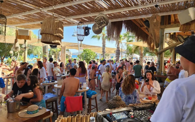 Kefi Beach and Suites