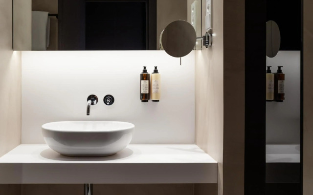 Alexandra Barcelona Hotel, Curio Collection by Hilton