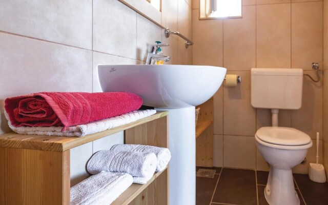 Amazing Home in Mimice With Wifi and 4 Bedrooms