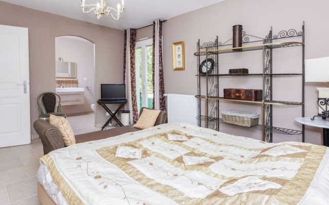 Luxury Villa in Cazals with Swimming Pool