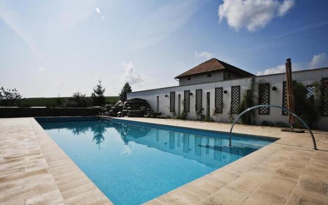 Country Club La Mesteceni