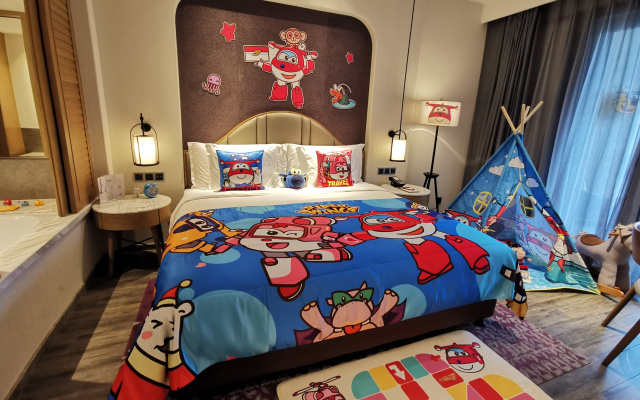 Crowne Plaza Qingdao Oriental Movie Metropolis