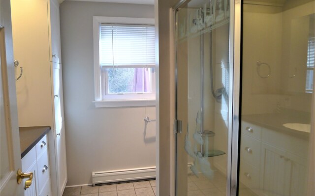 563 Pleasant Lake - 4 Bedroom House