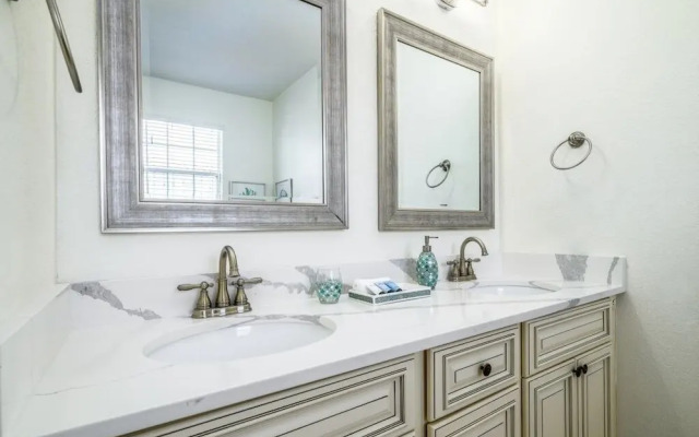 Penthouse Gem 3 Bedroom Condo by Redawning