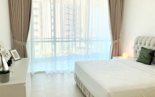 Luxurious Stay at the Walk JBR