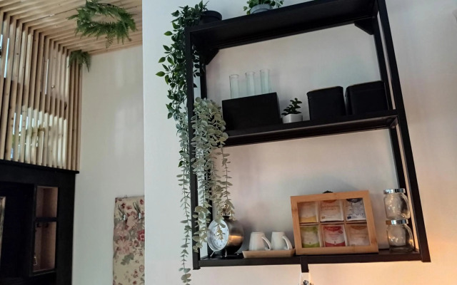 Urban Zen Den 2 Room Condo