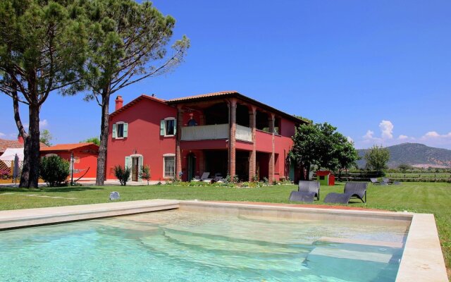 Cozy Holiday Villa in Grosseto with Swimming Pool