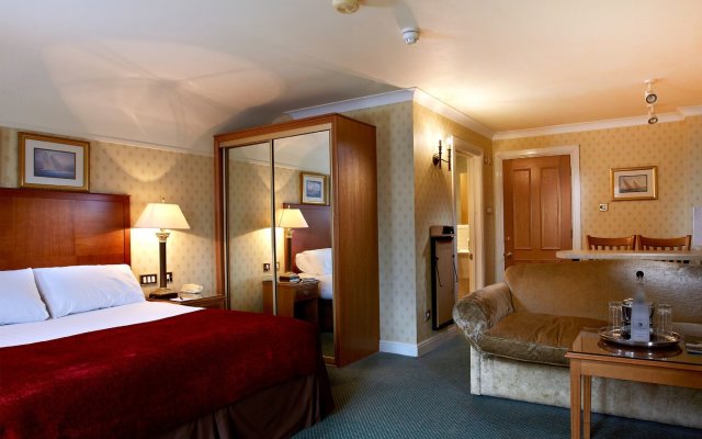 Macdonald Elmers Court Hotel