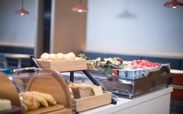 Holiday Inn Express Shanghai Jiading Center by IHG