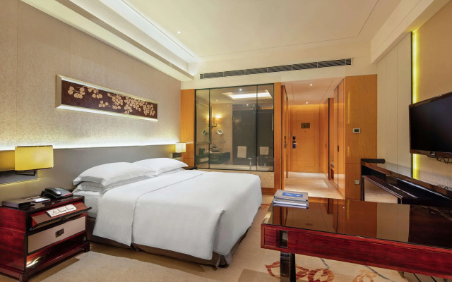 Hilton Guangzhou Baiyun - Free Shuttle for Canton Fair Period, Close to Luhu Golf Club & Leather Market